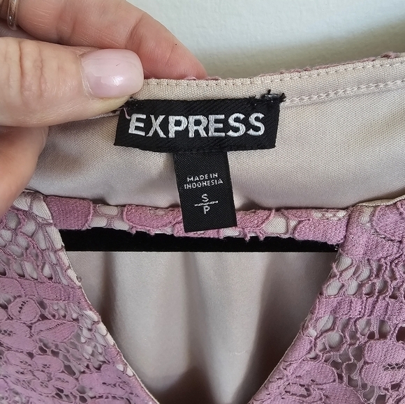 Express Mauve Purple Lace Overlay Peekaboo Neckline Short Sleeve Top - Picture 6 of 9